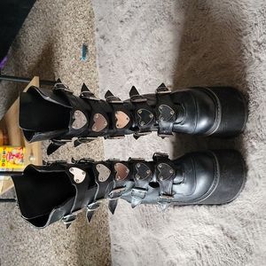 Demonia Swing 230 size 10